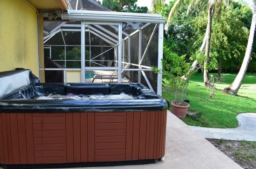 Jupiter Waterfalls - Newly Updated - Tiki Hut, Fire Pit, Kitchen, Pool Heater And More Exterior foto